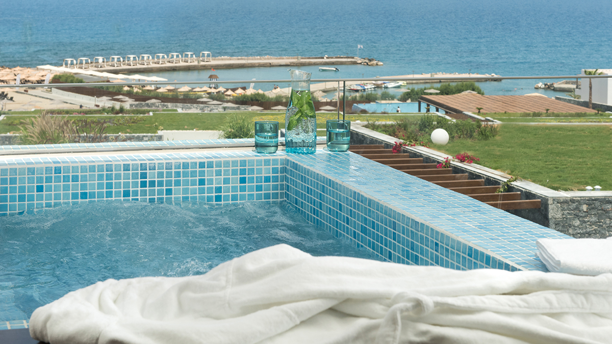 Harmony Suite Sea View with heated outdoor whirlpool and gym